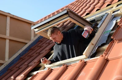 Pose de fenêtres de toit Velux à Coulonges